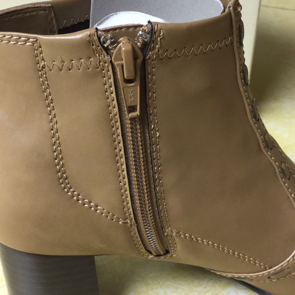 St John’s Bay Gigi Camel Ankle Boots w 2 “ Heel - Picture 7 of 8